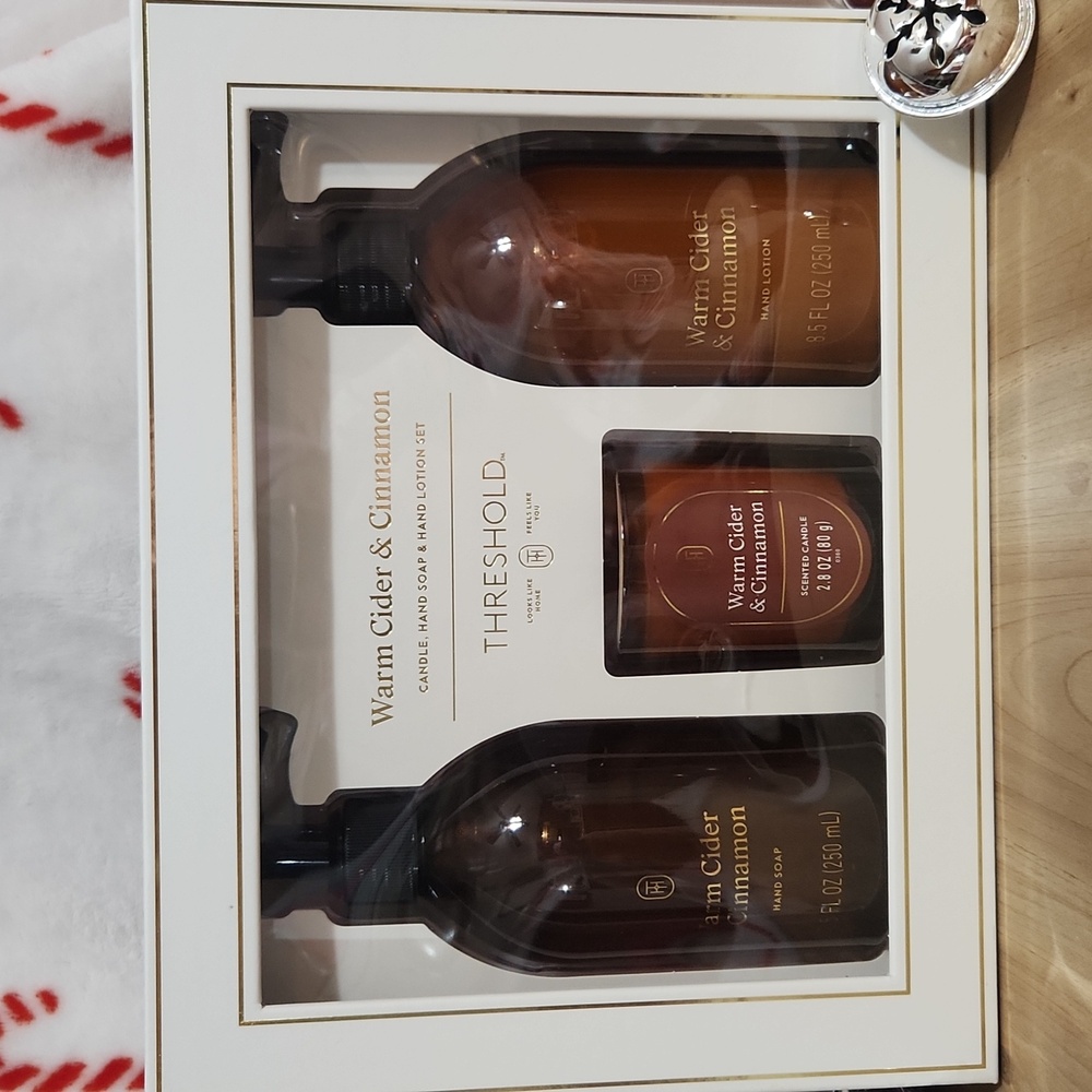 Threshold Gift Set - Picture 3 of 15
